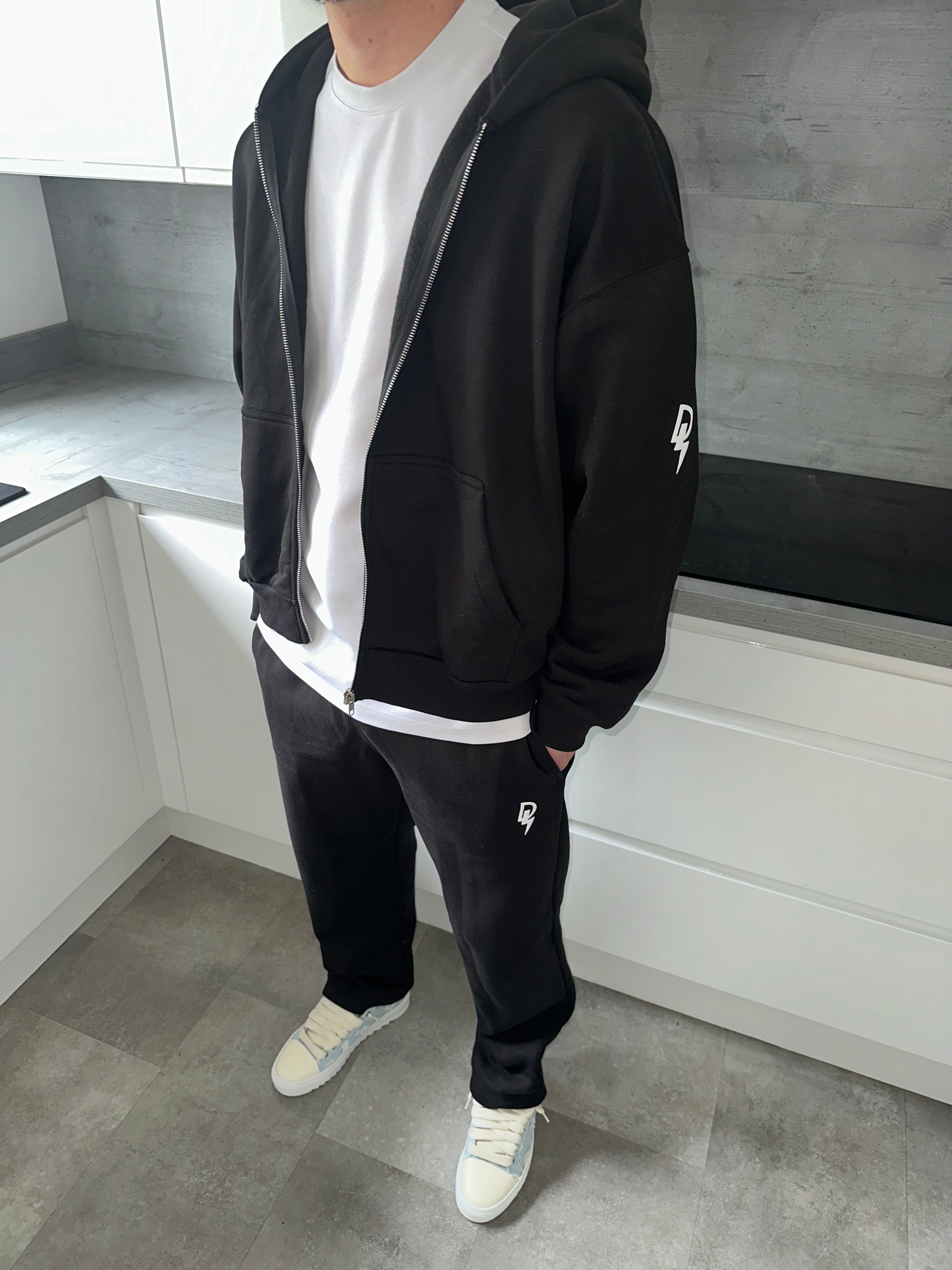 BLACK ESSENTIAL TRACKSUIT