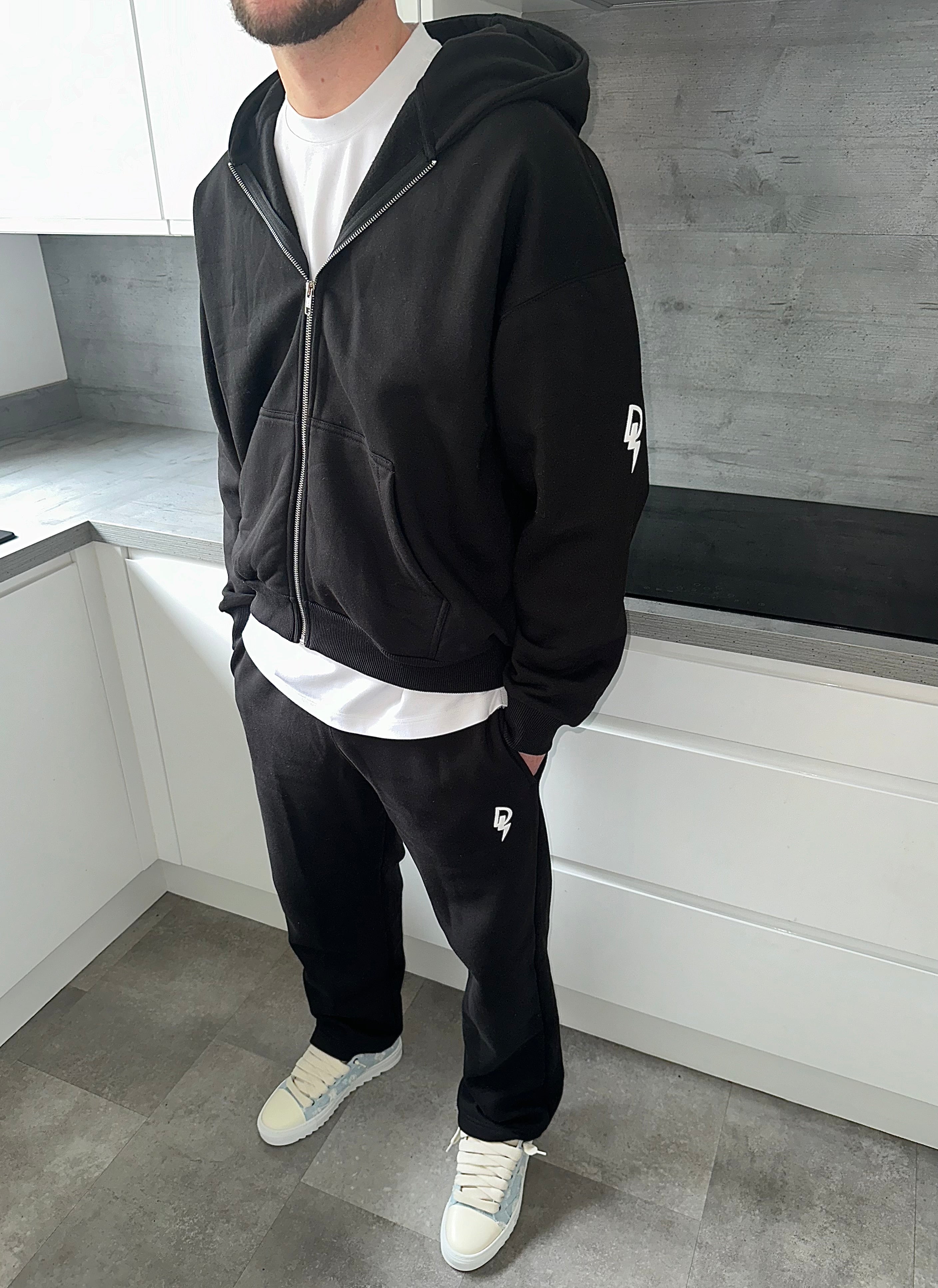 BLACK ESSENTIAL TRACKSUIT